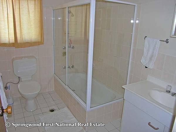 3 BEDROOM TOWNHOUSE Picture 3