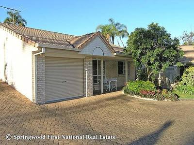 SUPERB LOW-SET VILLA Picture