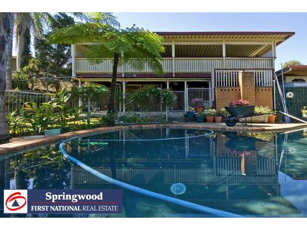 A REAL FAMILY HOME Picture 3