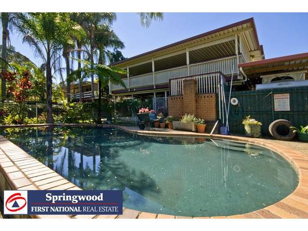 A REAL FAMILY HOME Picture 2