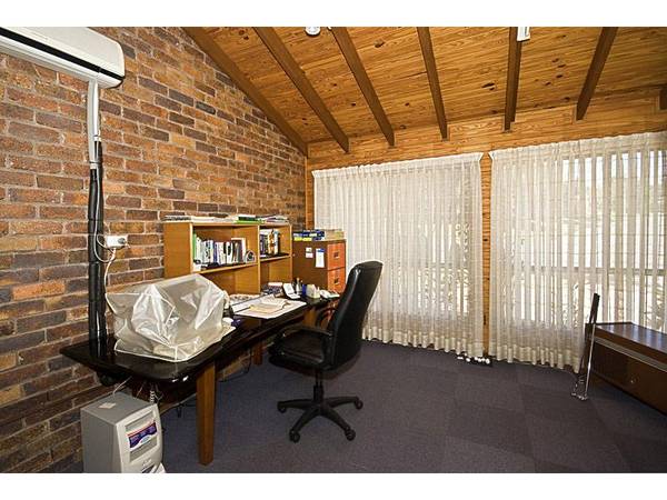 FAMILY HEAVEN WITH 3 LIVING AREAS Picture 3