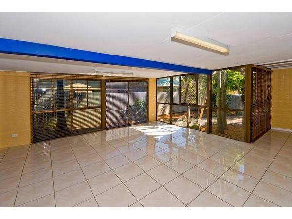 A REAL ENTERTAINER Picture 3