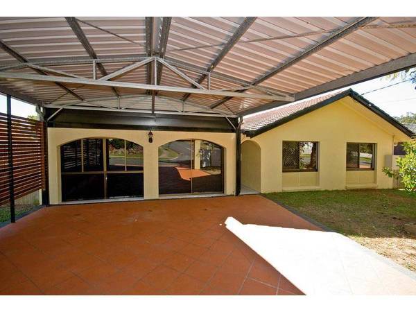 A REAL ENTERTAINER Picture 1