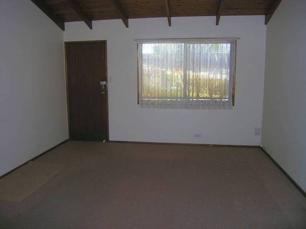 LOWSET TOWNHOUSE Picture 2