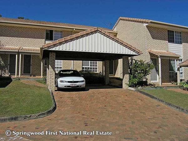 A TOWNHOUSE FOR ALL SEASONS Picture 1