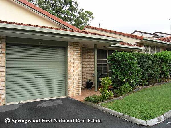 LIFESTYLE AND LOOKS IN THIS LOW-SET VILLA Picture 1