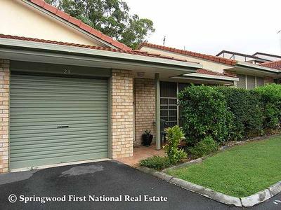 LIFESTYLE AND LOOKS IN THIS LOW-SET VILLA Picture