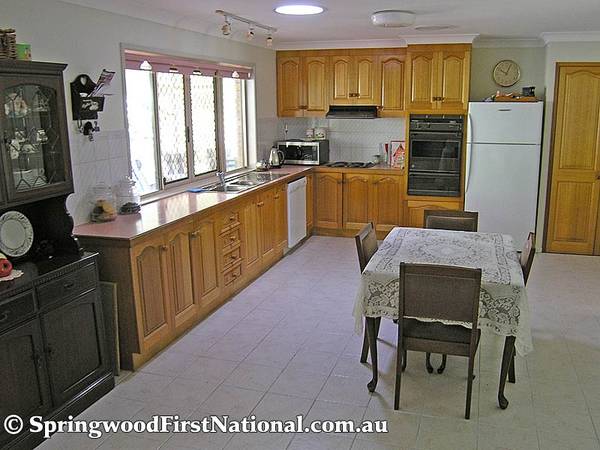 MASSIVE HOME ON OFFER Picture 2