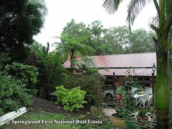 TENNIS COURT, POOL & ROOM FOR A PONY Picture 1
