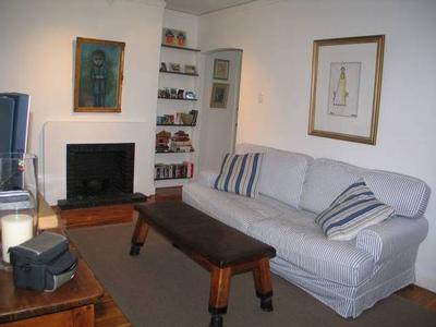 MODERN APARTMENT IN SOUGHT AFTER LOCATION Picture