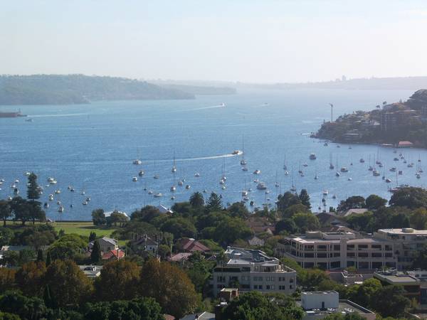 PANORAMIC HARBOUR VIEWS FROM IMMACULATELY RENOVATED APARTMENT Picture 1