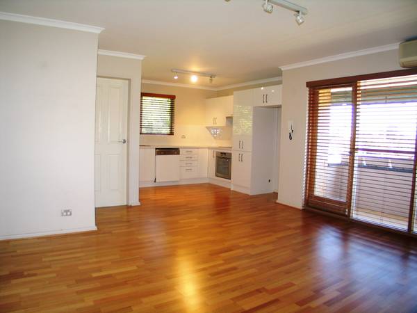 RENOVATED 2 BRM + GARAGE Picture 1