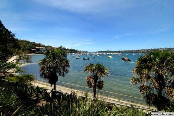 LARGE & SPACIOUS APARTMENT Picture 3