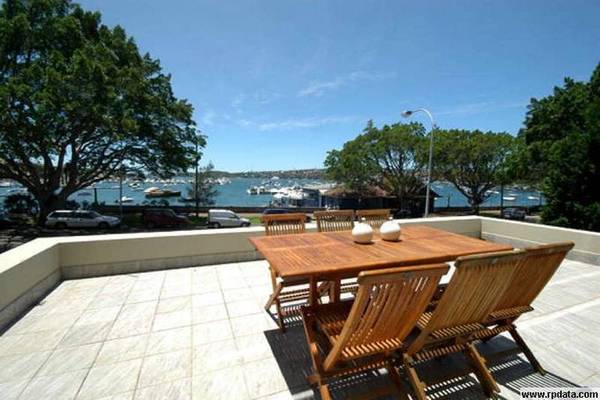 LARGE & SPACIOUS APARTMENT Picture 1