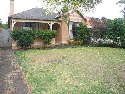 FAMILY HOME WITH POOL & LUG Picture
