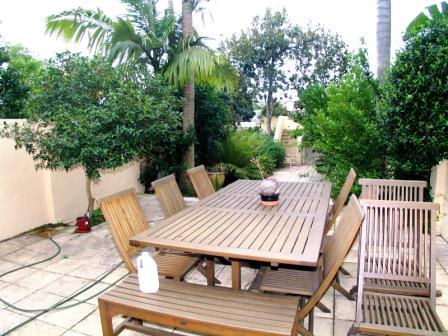 HUGE TRI LEVEL RESIDENCE Picture