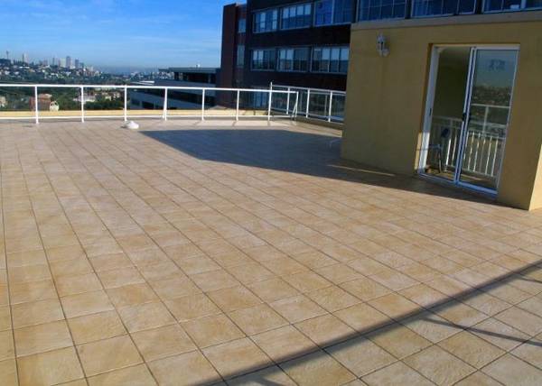 ENTERTAINING FAMILY HOME Picture 2