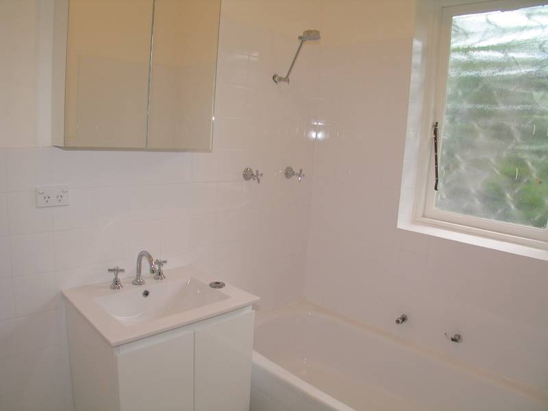 RENOVATED ART DECO APARTMENT Picture