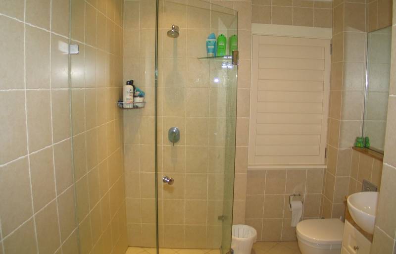 TWO BEDROOM APARTMENT IN A SELECT LOCATION Picture 3