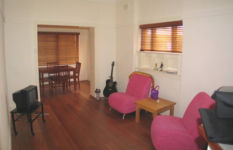 TWO BEDROOM APARTMENT IN A SELECT LOCATION Picture 2