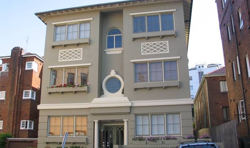 TWO BEDROOM APARTMENT IN A SELECT LOCATION Picture 1