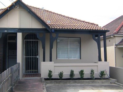 IDEAL BEACH LIFESTYLE Picture