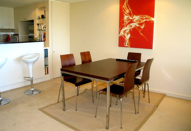 SUPERB EXECUTIVE APARTMENT BY THE PARK Picture 3