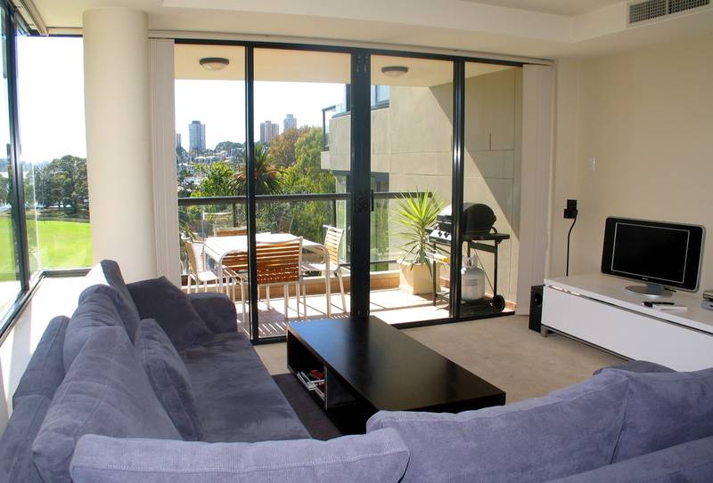 SUPERB EXECUTIVE APARTMENT BY THE PARK Picture 2