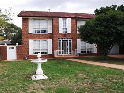 5 BEDROOMS + STUDY - BARGAIN!! Picture