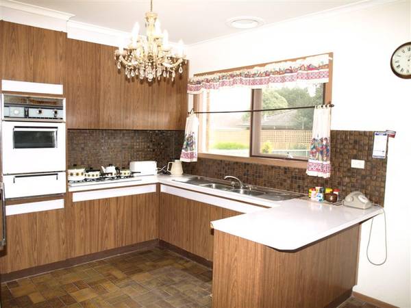 5 BEDROOMS + STUDY - BARGAIN!! Picture 2