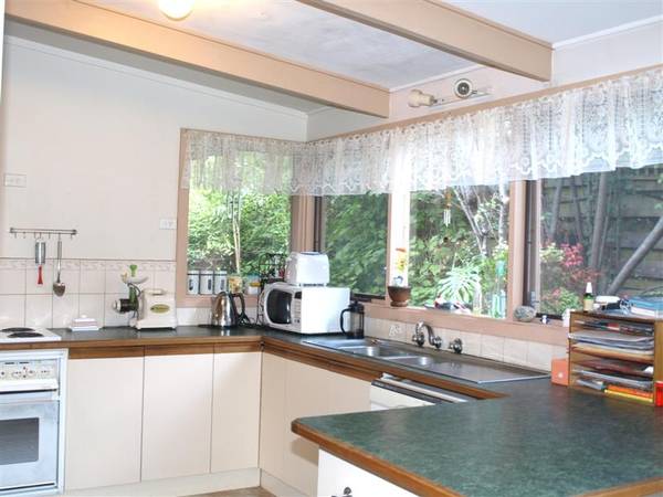 1000SQM OF PRIVACY IN A QUIET COURT Picture 2