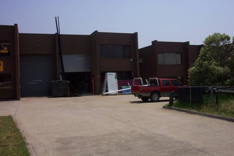FACTORY WITH YARD SPACE Picture 1