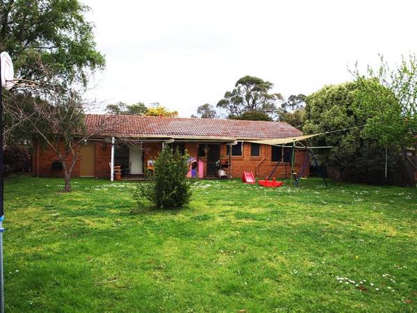 NEAT 3 BEDROOM HOME IN POPULAR CANTERBURY GARDENS ESTATE Picture 3