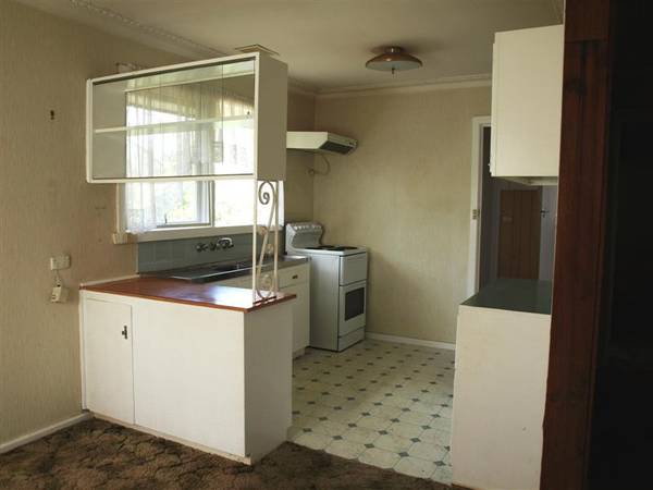 UNDER INSTRUCTIONS FROM THE STATE TRUSTEES Picture UNDER INSTRUCTIONS FROM THE STATE TRUSTEES Picture