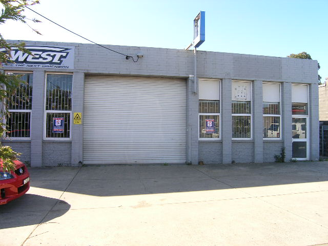 HUGE FRONTAGE! Make an Offer New Price!! Picture 3