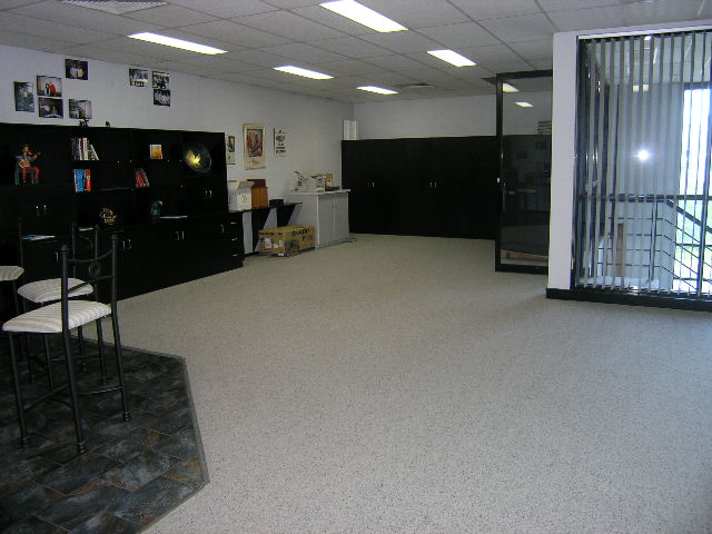 Massive Corporate Headquaters! Picture 3