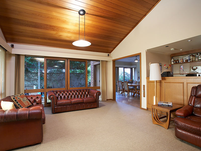 A HOME FOR THE WHOLE FAMILY! Picture 3