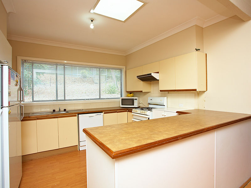 4 BEDROOM HOME ON approximately 900m2! Picture 2