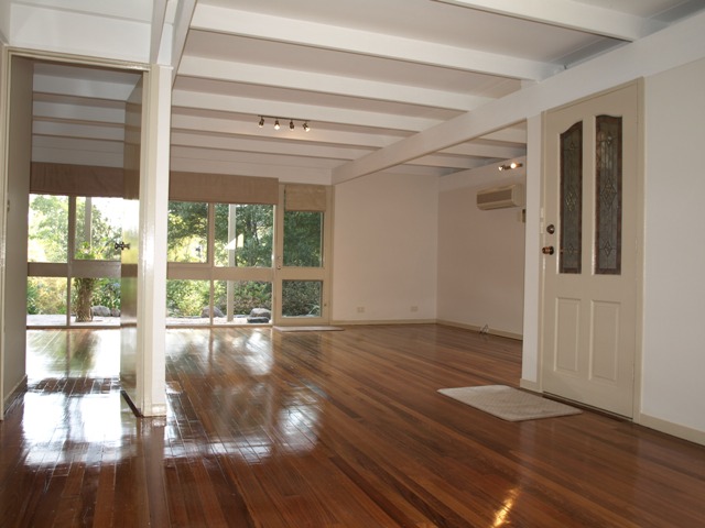 ON TOP OF THE WORLD Picture 2