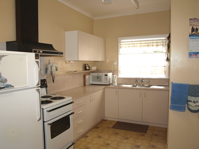 NEW PRICE! AMAZING VALUE!! Picture 2