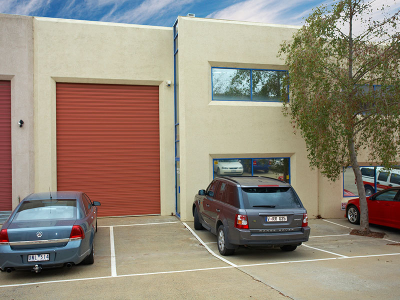 MODERN WAREHOUSE - GREAT INVESTMENT! Picture 1