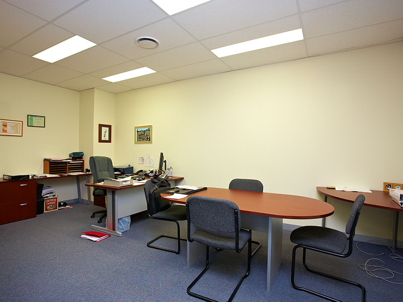 MODERN WAREHOUSE - GREAT INVESTMENT! Picture 3