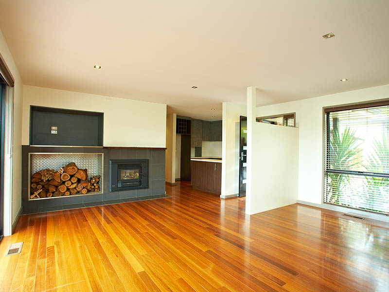 BUILT FOR ENTERTAINING Picture 3