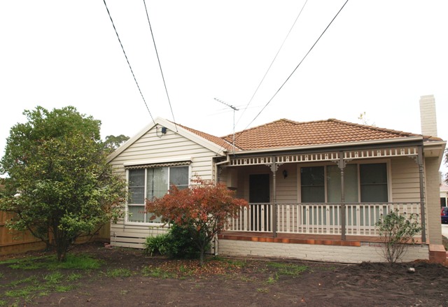 BARGAIN 4 BEDROOM HOME - Low Maintenance Block! Picture 1