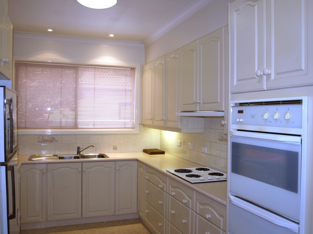 BARGAIN 4 BEDROOM HOME - Low Maintenance Block! Picture 2