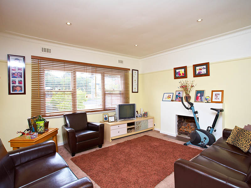 BEST OF BOTH WORLDS! Picture 3