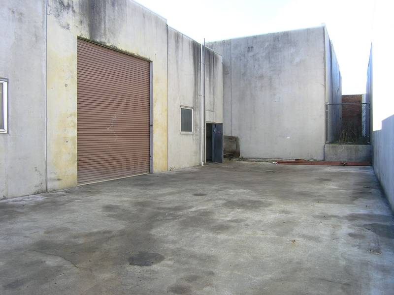 EXCELLENT ACCESS! STREET FRONTAGE Picture 3