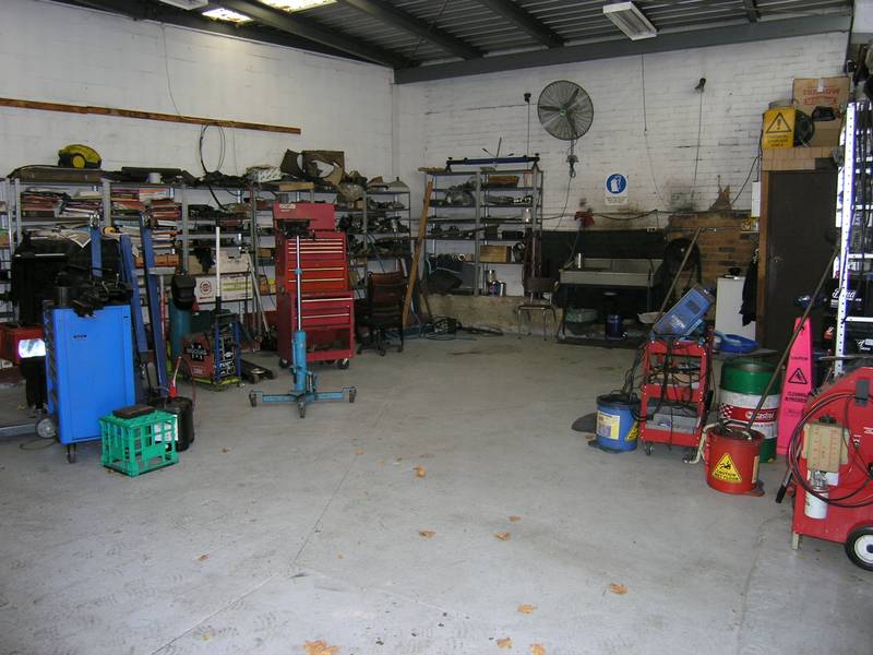 RARE MAROONDAH HWY SHOP & FACTORY! Picture 3