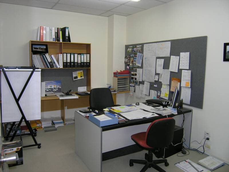 LIGHT AND BRIGHT !! Picture 3