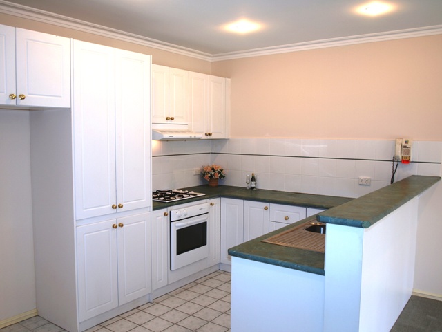 EVERYTHING AT YOUR DOORSTEP! Picture 2